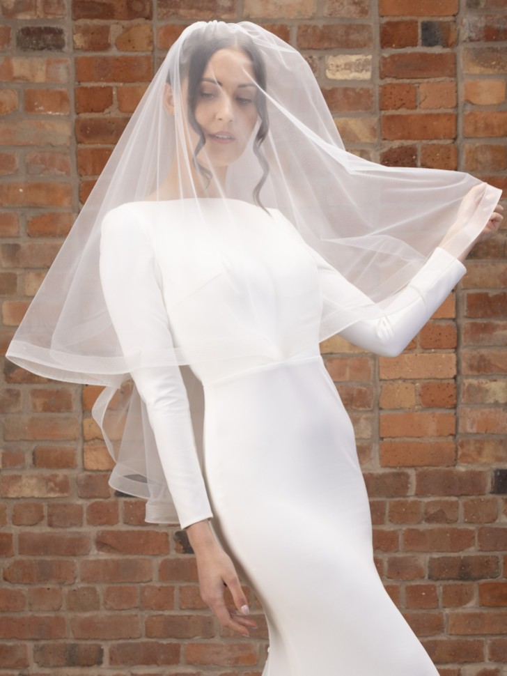 Perfect Bridal Elfenbein Zweistöckiger Krinoline Rand Kurzer Schleier