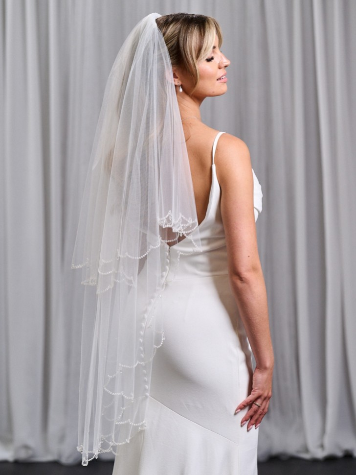 Linzi Jay Perlenverzierte Fingerspitzenschleier mit Kristalltropfen LA941