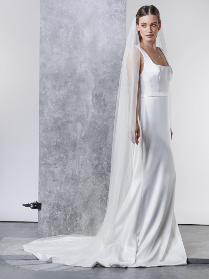 Rainbow Club Avalanche Ivory Scattered Pearl Long Veil