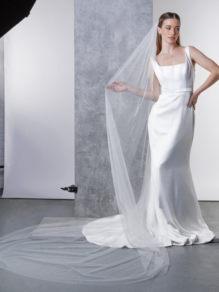 Rainbow Club Avalanche Ivory Scattered Pearl Long Veil