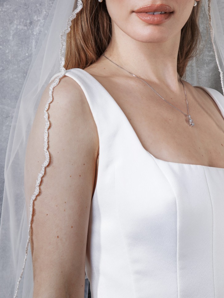 Rainbow Club Gazania Embroidered Scalloped Edge Waist Length Veil