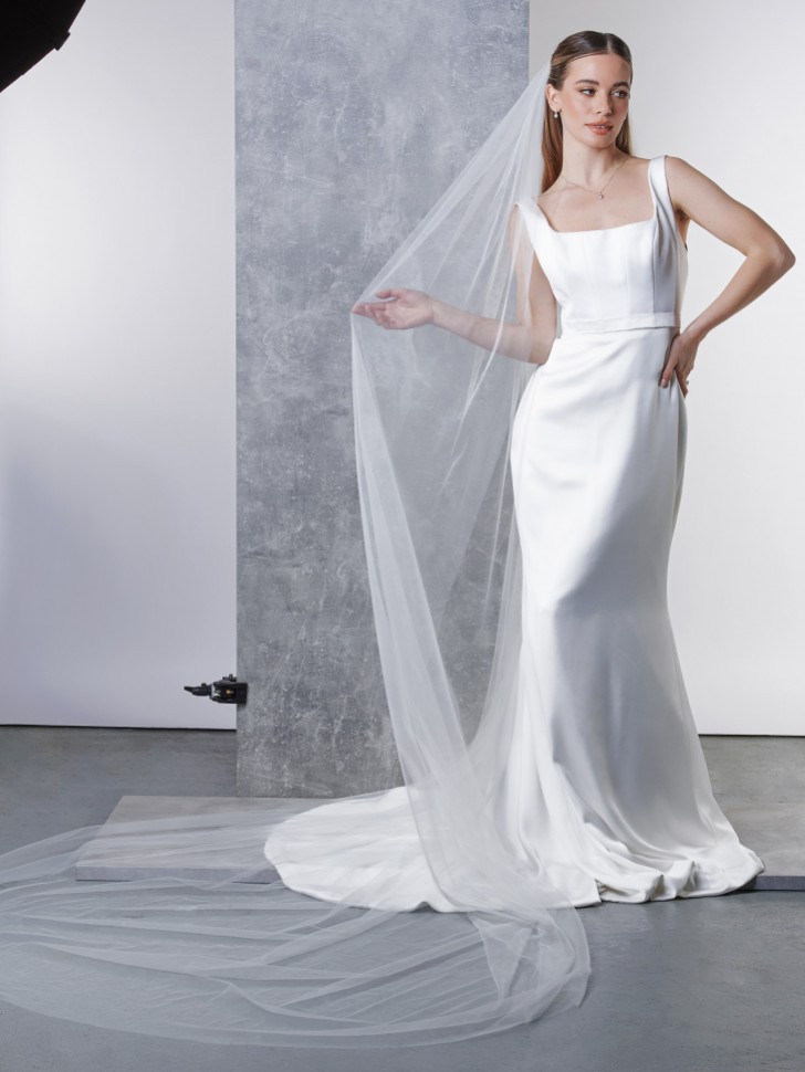 Rainbow Club Intrigue Ivory Plain Long Single Tier Veil with Cut Edge