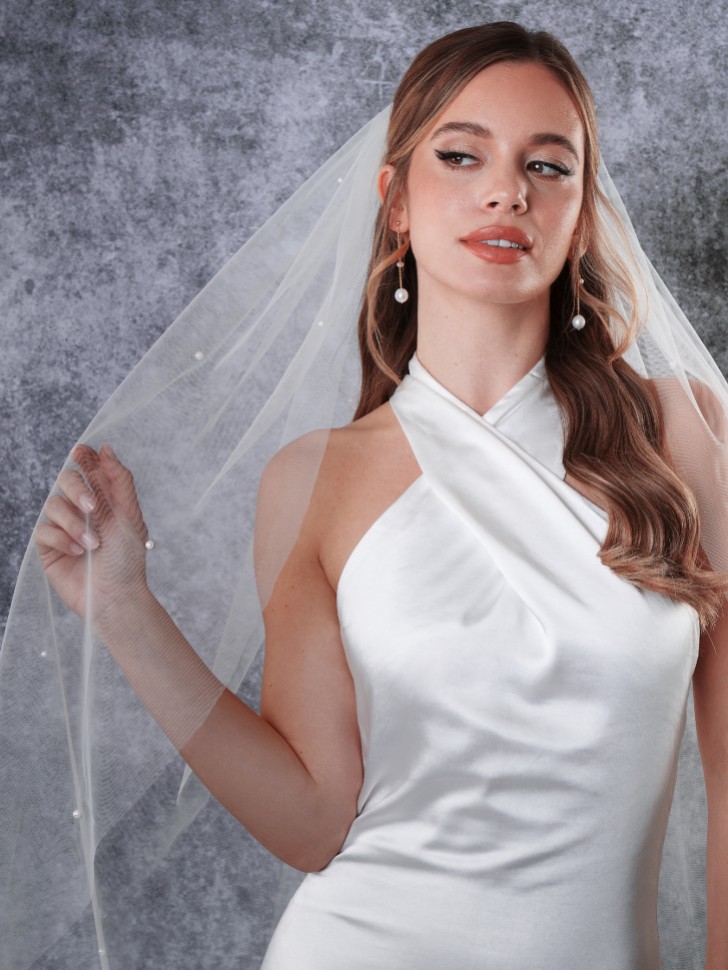 Rainbow Club Leilani Elfenbein Einstöckiger Fingerspitzenschleier mit verstreuten Perlen