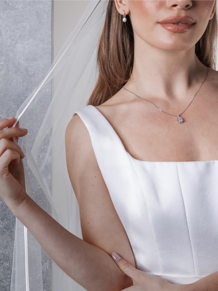 Rainbow Club Snapdragon Elfenbein einreihig Satin Rand Kapelle Schleier