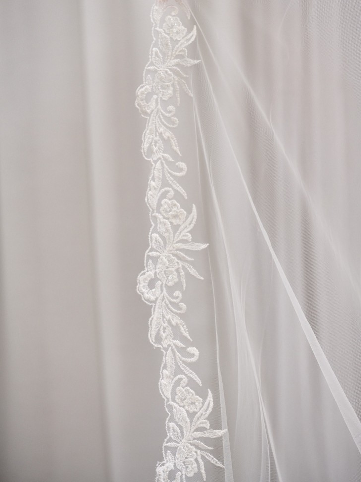 Rivington Single Tier Italian Tulle Lace Trimmed Veil