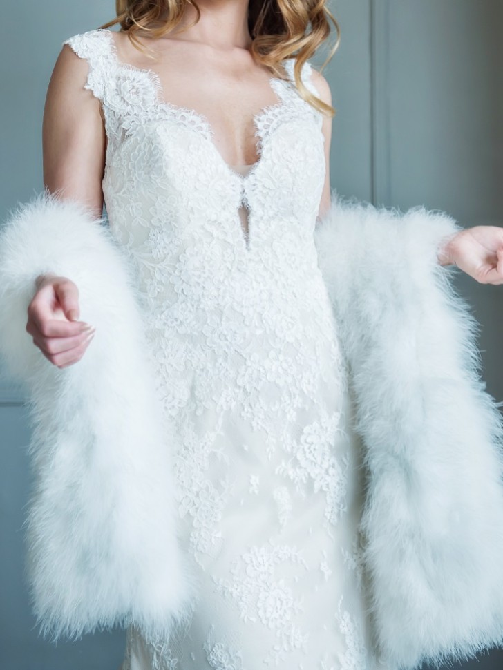 Valentina Ivory Long Feather Bridal Stole