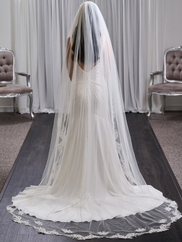 Windsor Single Tier Italian Tulle Scalloped Edge Veil with Lace Motifs