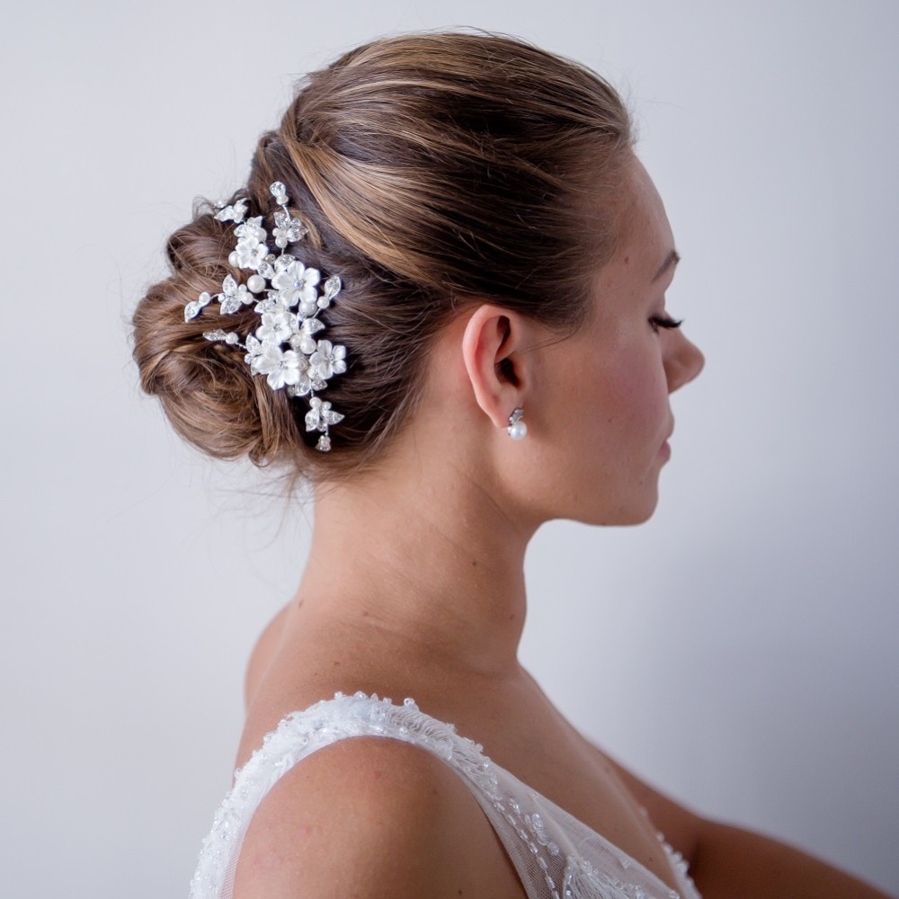 Flowers with Crystal centres Sparkling Silver Hair Piece
