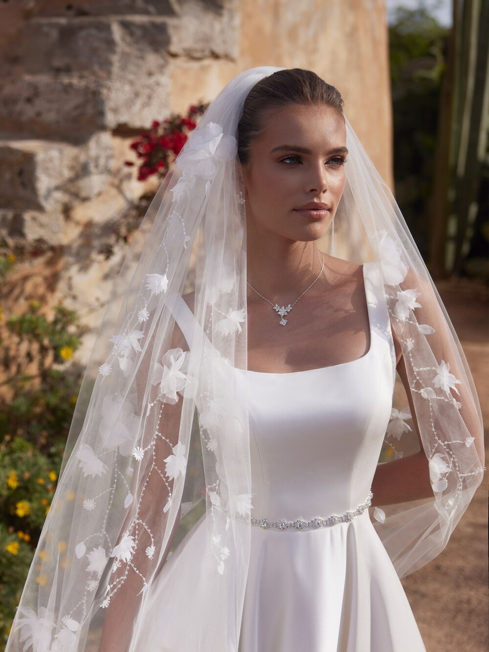 Bianco Ivory Single Tier Floral Embroidered Cathedral Veil S520 display picture 2