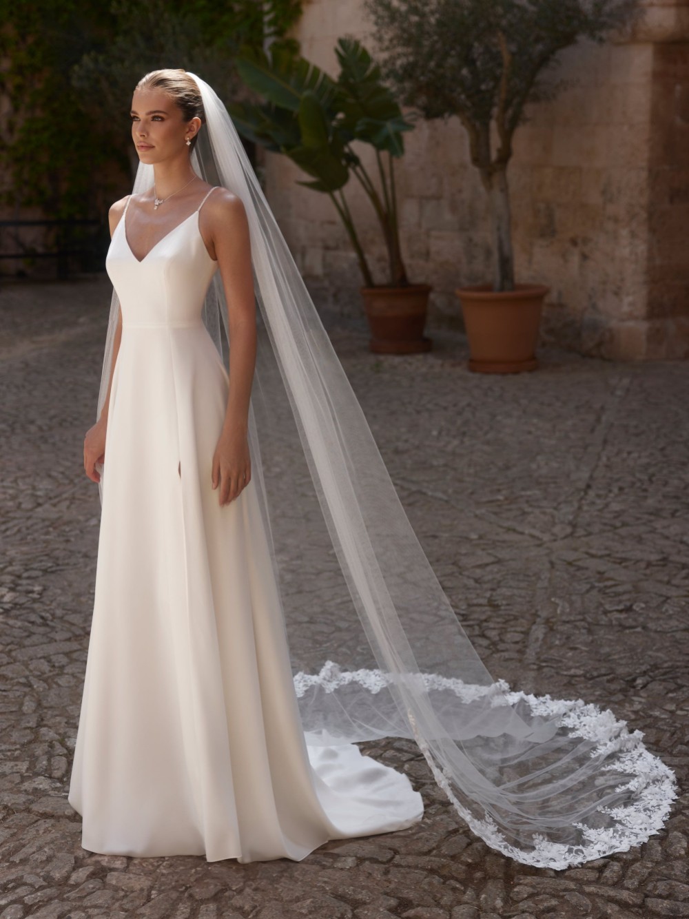 WHITE VEIL セット Bianco Ivory Single Tier Floral Lace Edge Cathedral Veil S514