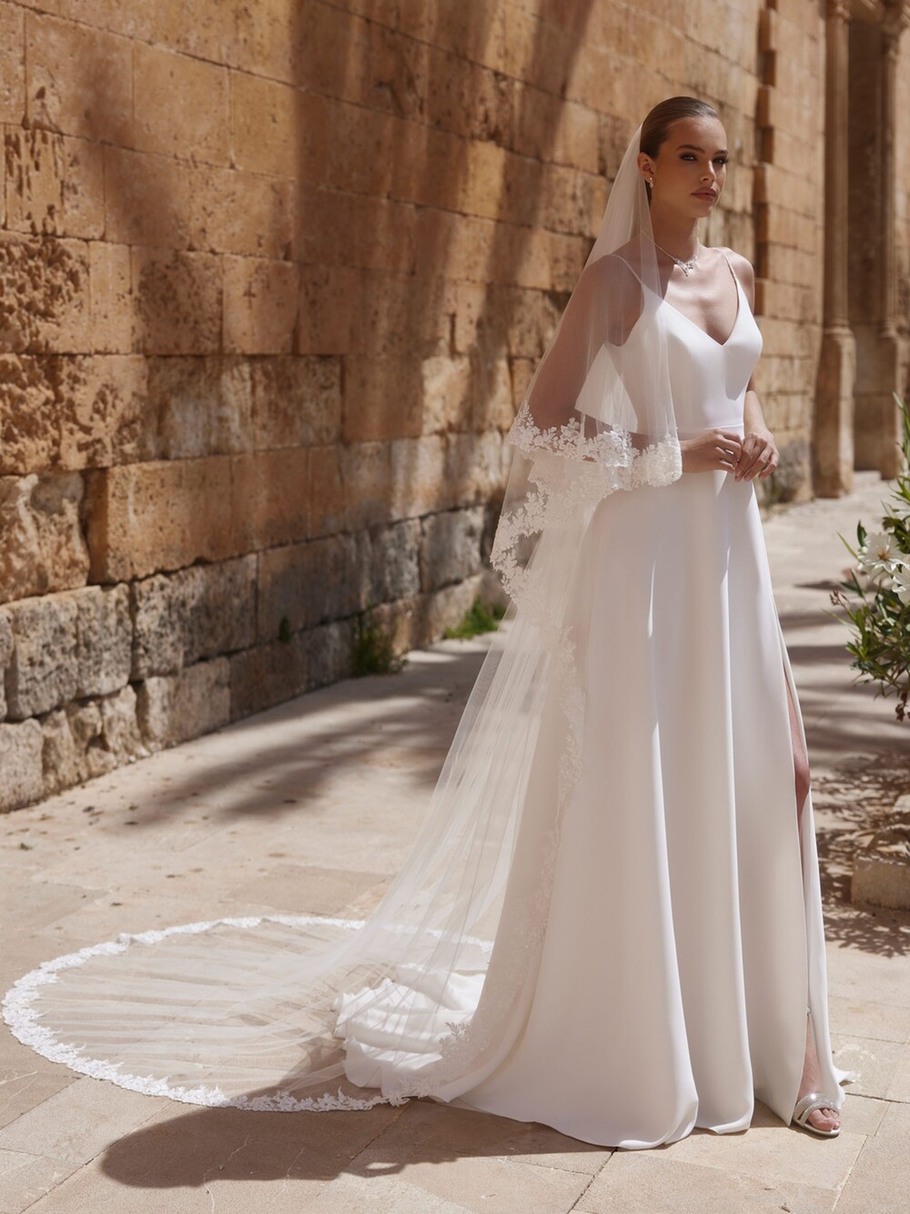 Bianco Ivory Two Tier Floral Lace Edge Chapel Veil S492