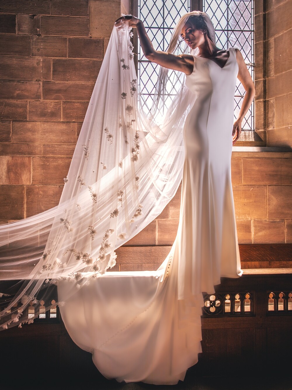 Perfect Bridal Ivory Single Tier 3D Flowers and Pearl  display picture 3