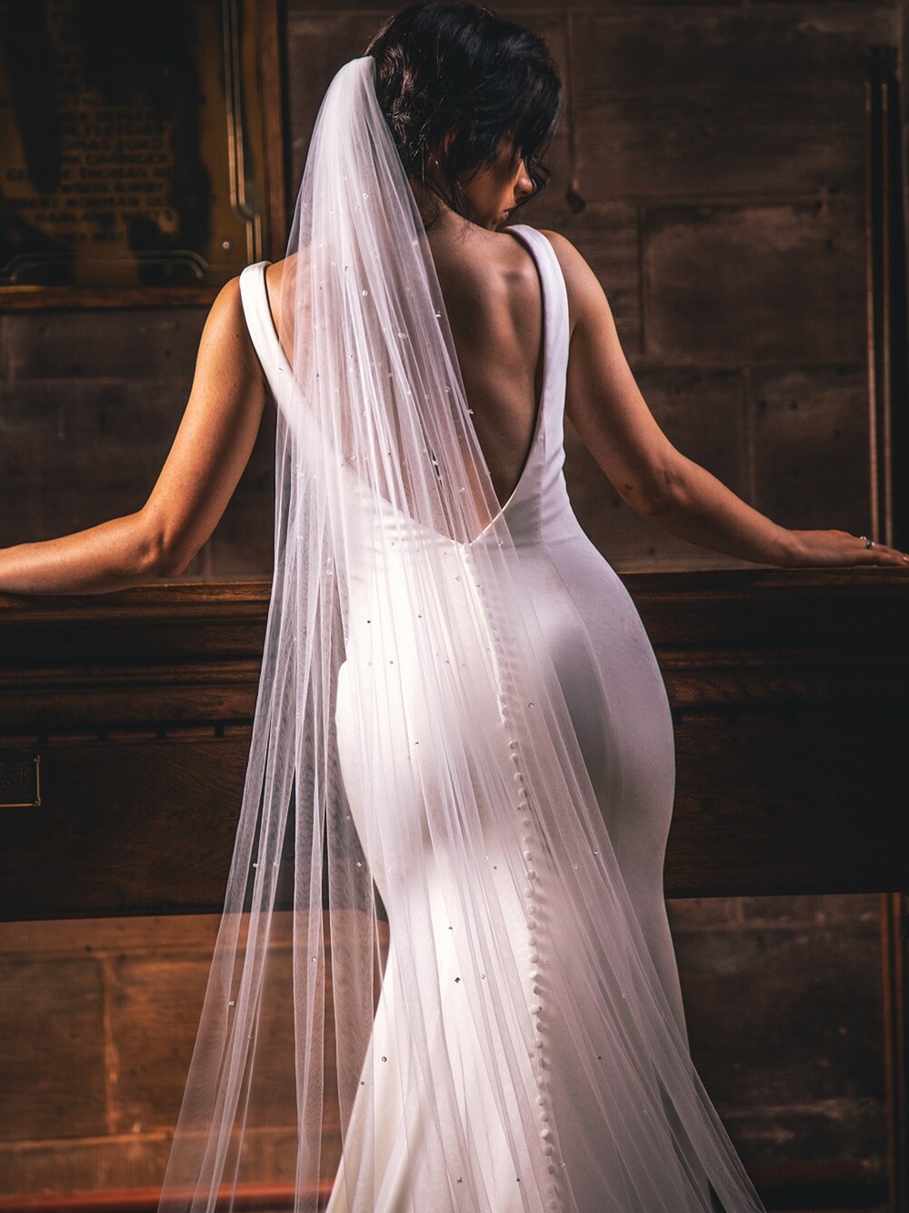 Perfect Bridal Ivory Single Tier Cut Edge Crystal Cathedral Veil display picture 1