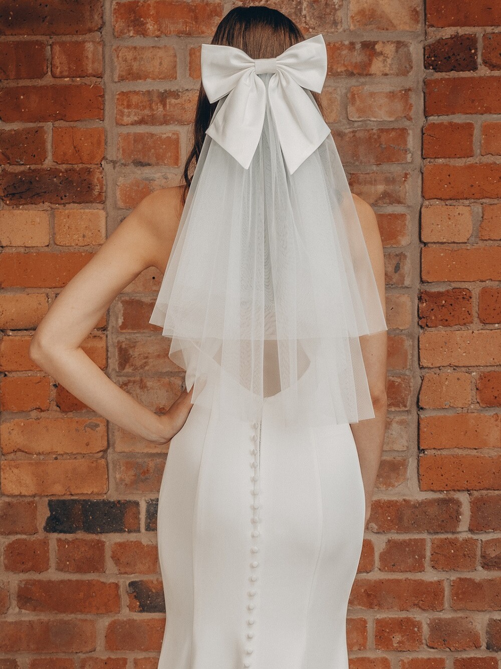 Perfect Bridal Ivory Two Tier Short Bow Veil display picture 3