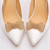 Fotografía: Adornos para zapatos con lazo de diamantes en color oro Tiffany