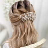 Photograph: Arianna Everlasting Pearl Veil Comb AR631