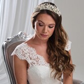 Zdjęcie: Arianna Tiara „Charlie Statement” z perłami i kwiatami AR803