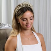 Fotografia: Arianna Tiara de noiva Daisy Statement com pérolas e cristais AR836