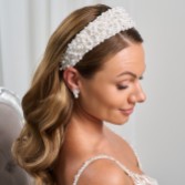 Photograph: Bandeau Laila Statement orné de perles et de cristaux