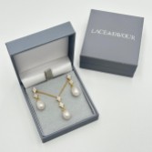 Photograph: Beth Gold Floral Crystal and Teardrop Pearl Jewelry Set