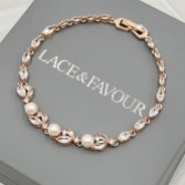 Fotografia: Bracciale Tamara in oro rosa con zirconi e perle