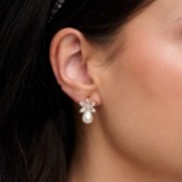 Fotografia: Brincos com folhas de cristal dourado do Saara e pérolas em forma de lágrima
