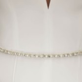 Fotografía: Cinturón de satén para vestido de novia, estrecho y adornado con perlas, de Bianco