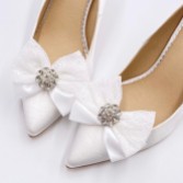 Fotografia: Clipes para sapatos Lulu com renda decorada e laço de cetim