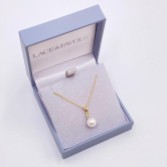 Fotografia: Colar com pingente de pérola delicado Evie Gold
