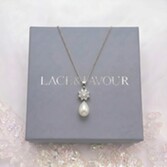 Fotografia: Collana da sposa con ciondolo 