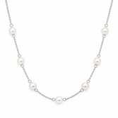 Photograph: Collier de perles raffiné Evie Silver
