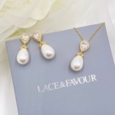 Fotografia: Conjunto de joias de noiva Paloma Gold com pérolas em forma de lágrima