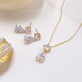 Fotografía: Conjunto de joyas de boda «Cleo Gold» con zirconitas en forma de lágrima