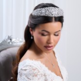 Photograph: Couronne de mariée en cristal et perles de la Martinique