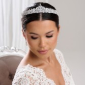 Fotografía: Diadema de boda clásica con zirconitas en forma de candelabro