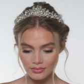 Fotografía: Diadema de hojas de cristal dorado de acacia y perlas de agua dulce