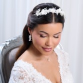 Fotografía: Diadema floral de cristal con perlas Tiffany y zafiros claros