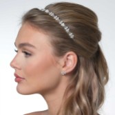 Fotografía: Diadema floral delicada de plata de Clover