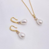 Fotograf: Dolci Gold Kristall und Teardrop Perle Brautschmuck Set