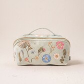 Fotografia: Elizabeth Scarlett Pressed Flowers Sage Green Velvet Open Flat Makeup Bag