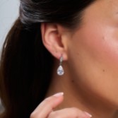 Photograph: Ellie - Boucles d'oreilles en argent avec gouttes de cristal