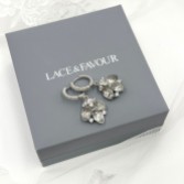 Photograph: Emille Vintage - Boucles d'oreilles Huggie avec gouttes de cristal