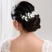 Fotografia: Flores de porcelana em pau-rosa e pente de cabelo em cristal (prateado)