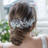 Fotografia: Grampo de cabelo com flores e ramos esmaltados em prata com videira Layla