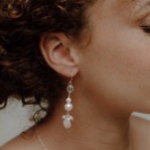 Zdjęcie: Hermione Harbutt Kolczyki z kryształami i perłami w stylu barokowym z Oslo