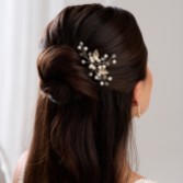 Fotografía: Horquilla de boda con hojas doradas de octubre y perlas