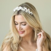 Fotografia: Ivory and Co Acessório de cabelo floral em cerâmica e pérolas com motivos de flores silvestres