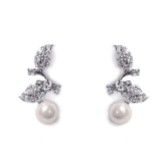 Fotografia: Ivory and Co Brincos de noiva com folhas de cristal Afrodite e pérolas