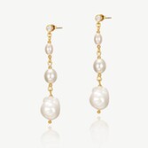 Photograph: Ivory and Co Cheltenham Gold Drop Pearl Earrings