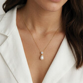 Photograph: Ivory and Co Collier avec pendentif « Imperial Pearl » en or